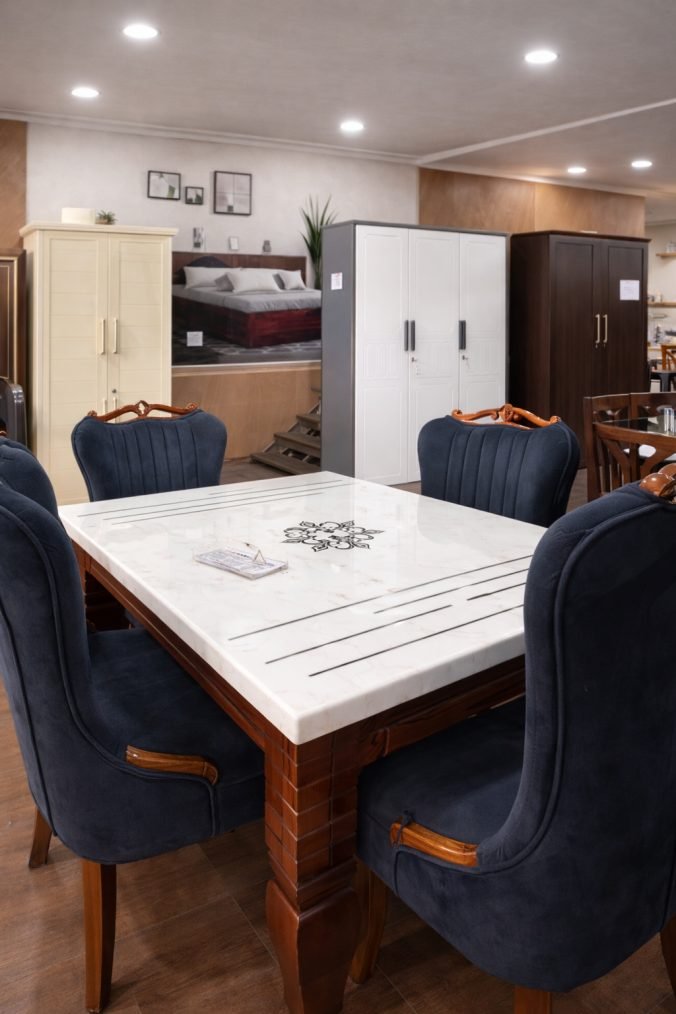Marble Top Dining Table (मार्बल टॉप डाइनिंग टेबल)